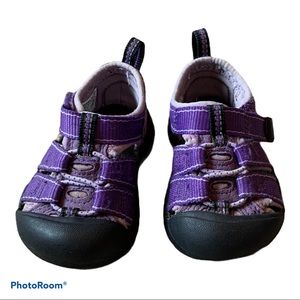 ⚡️SALE⚡️ KEEN water shoes - size 4 toddler